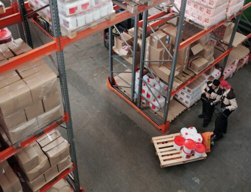 Regalprüfung: Wichtige Aspekte für sichere Lagerung und optimale Organisation